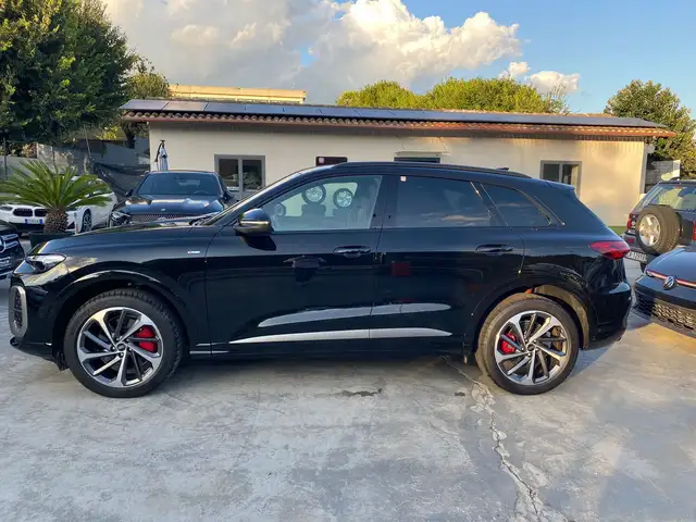 Audi Q5 view 8