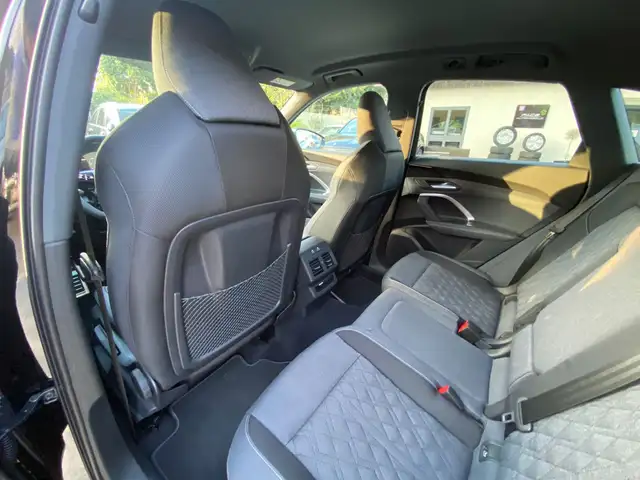Audi Q5 view 10