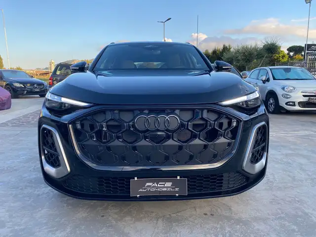 Audi Q5 view 6