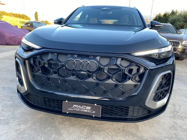 Audi Q5 view 5