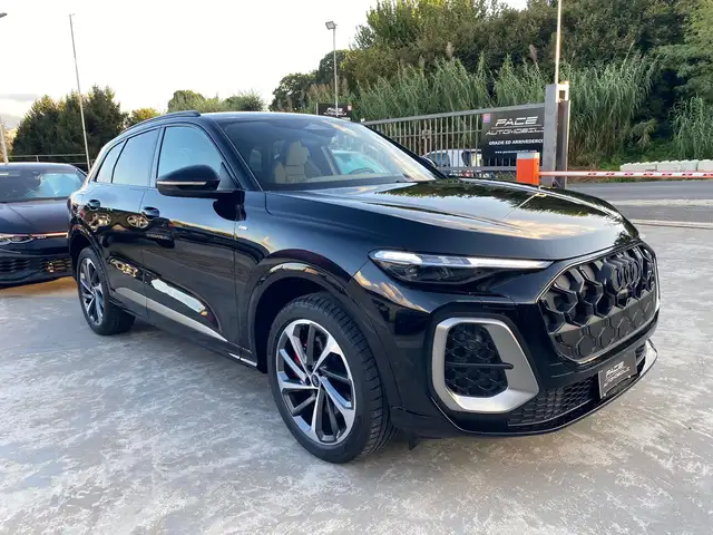 Audi Q5 view 4