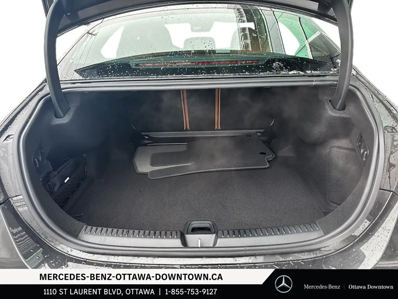 Mercedes-Benz E-Class снимка Mercedes-Benz E-Class