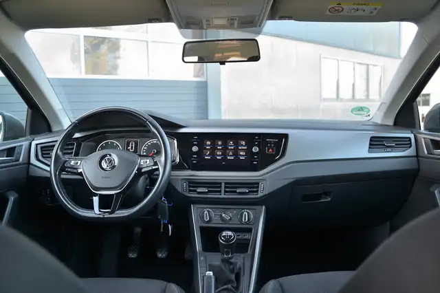 Volkswagen Polo view 8