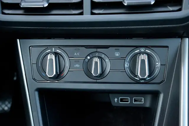 Volkswagen Polo view 17