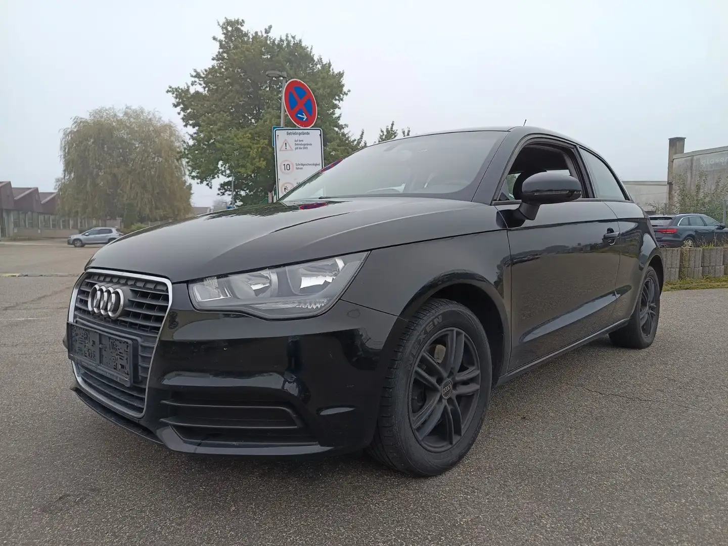 Audi A1 attraction Schwarz - 1
