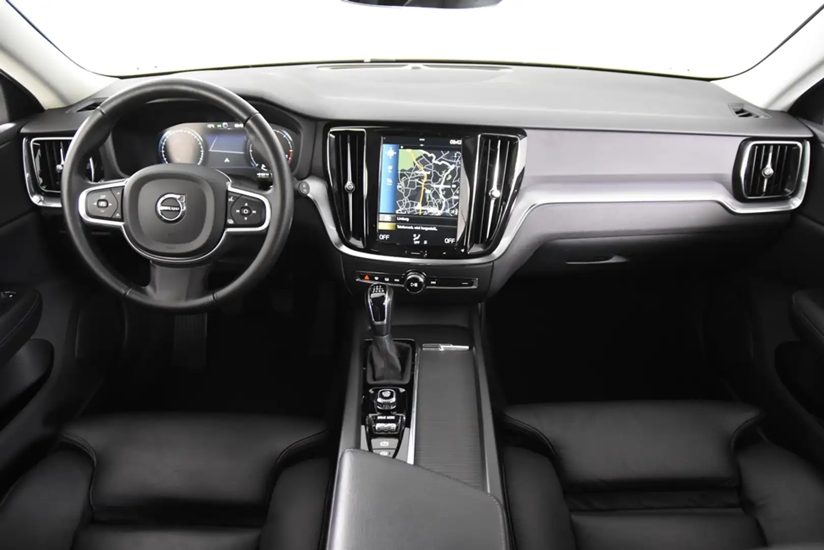 Volvo V60 2.0 D3 Momentum *Navigatie*Leer*LED* Grey - 2