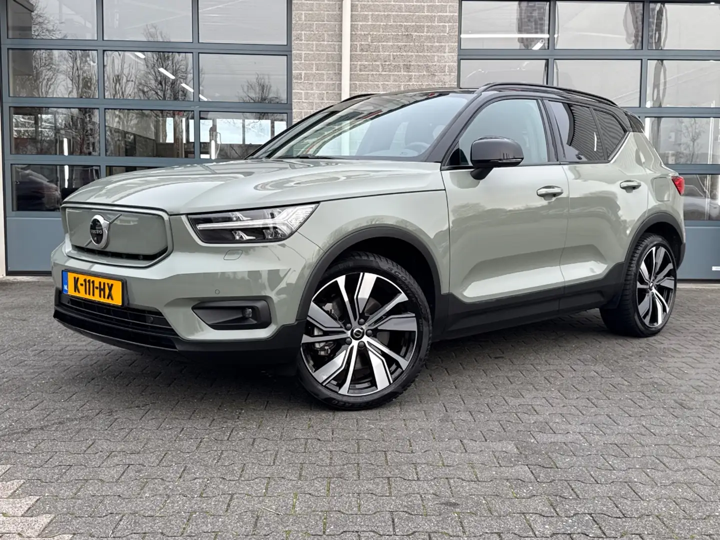 Volvo XC40 Recharge P8 AWD R-Design 78 KWH | ELEK. TREKHAAK | Groen - 1
