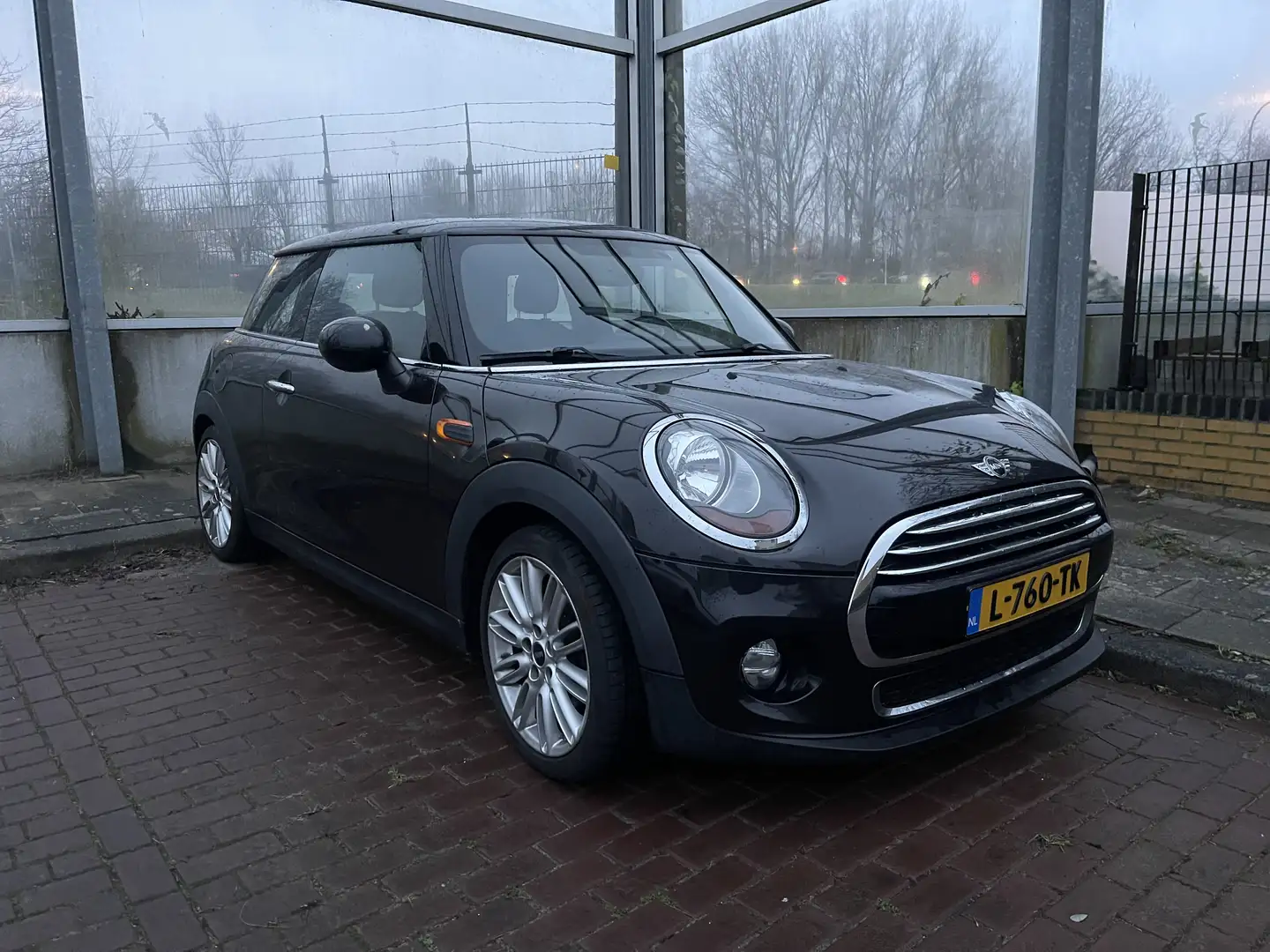 MINI Cooper 1.5 Salt Bns. met open-/panoramadak Bruin - 1