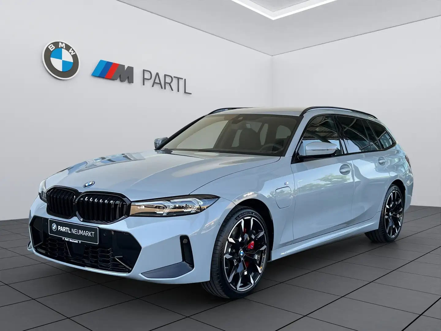 BMW 330 e xDrive Touring M-Sport-Pro ACC 360° AHK HUD Grau - 1