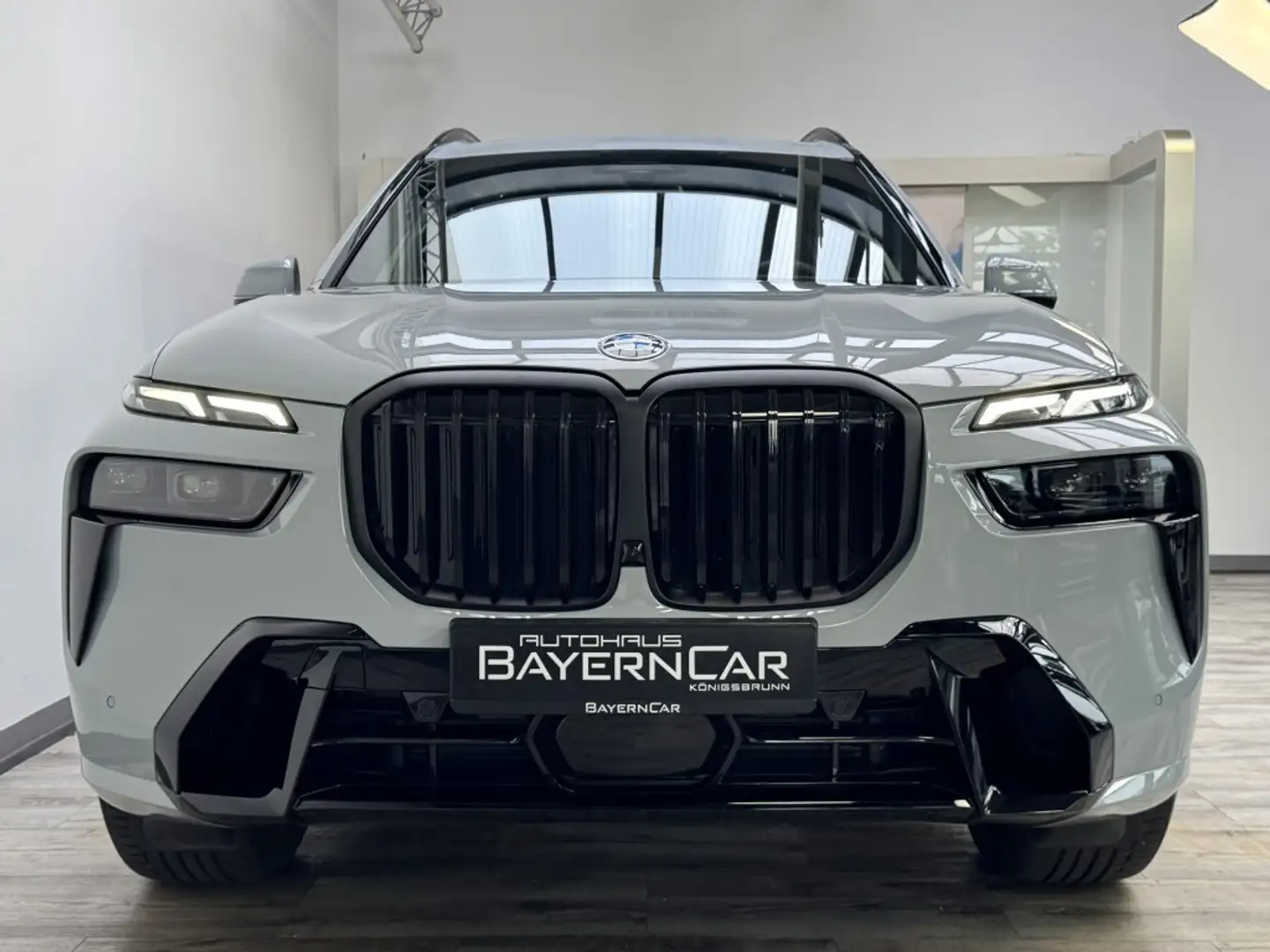 BMW X7 xDrive 40d M Sport Pro AHK Sky Sitzllüft. ACC Grau - 2