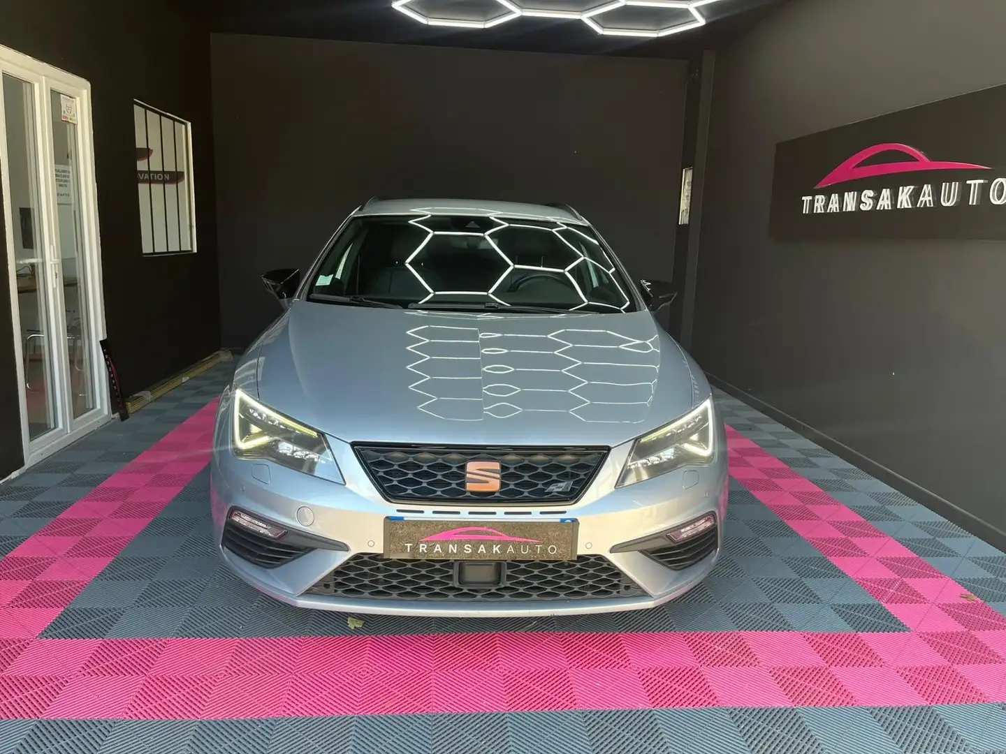 SEAT Leon Leon ST 2.0 TSI 300 DSG7 4Drive Cupra Grijs - 2