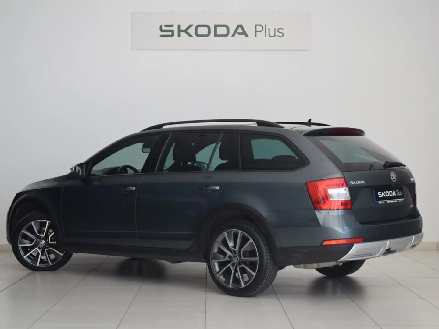 Skoda Octavia 2.0TDI CR DSG 4x4 135kW Gris - 2