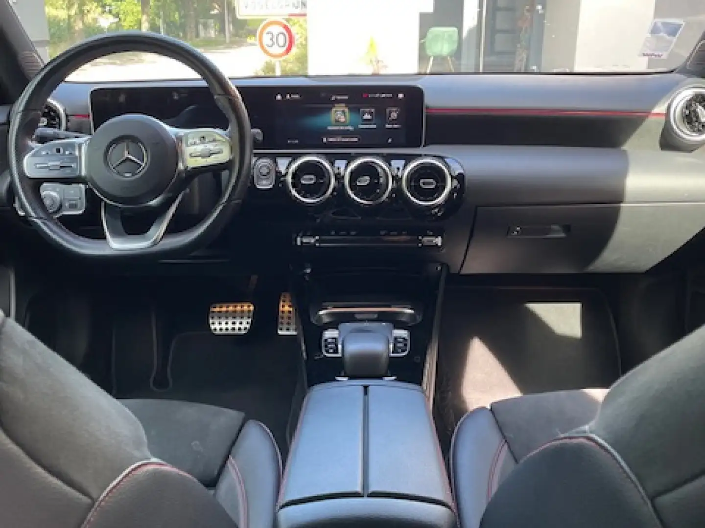 Mercedes-Benz AMG Line Nero - 2