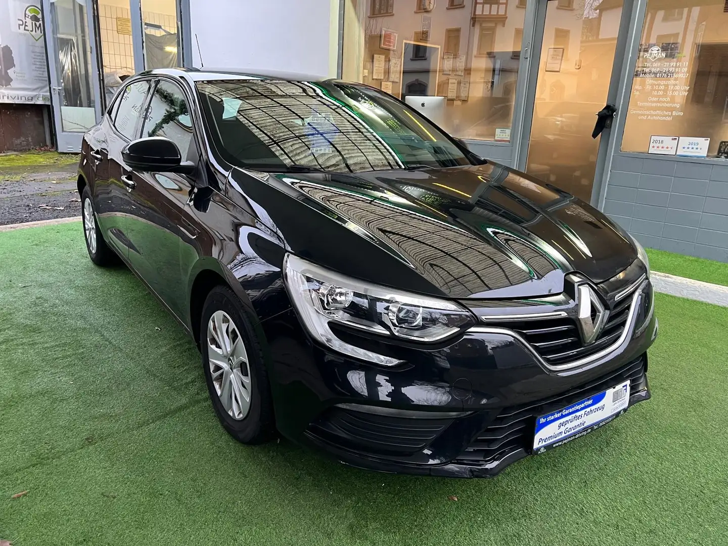Renault Megane IV Lim. Life,KlimaA,MFL,LED,EF,TOP Schwarz - 1
