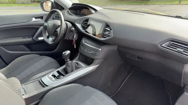 Peugeot 308 view 10