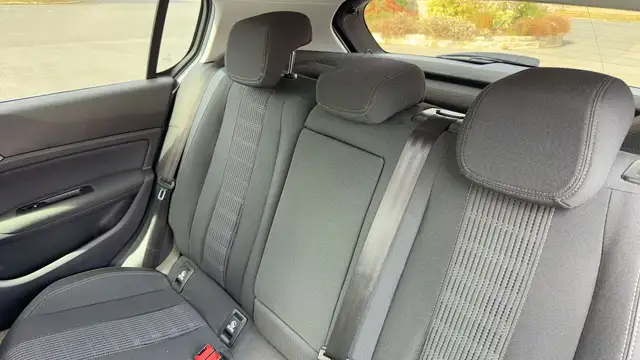 Peugeot 308 view 9