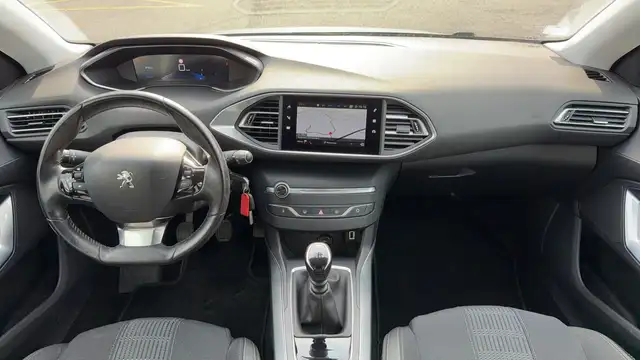 Peugeot 308 view 11