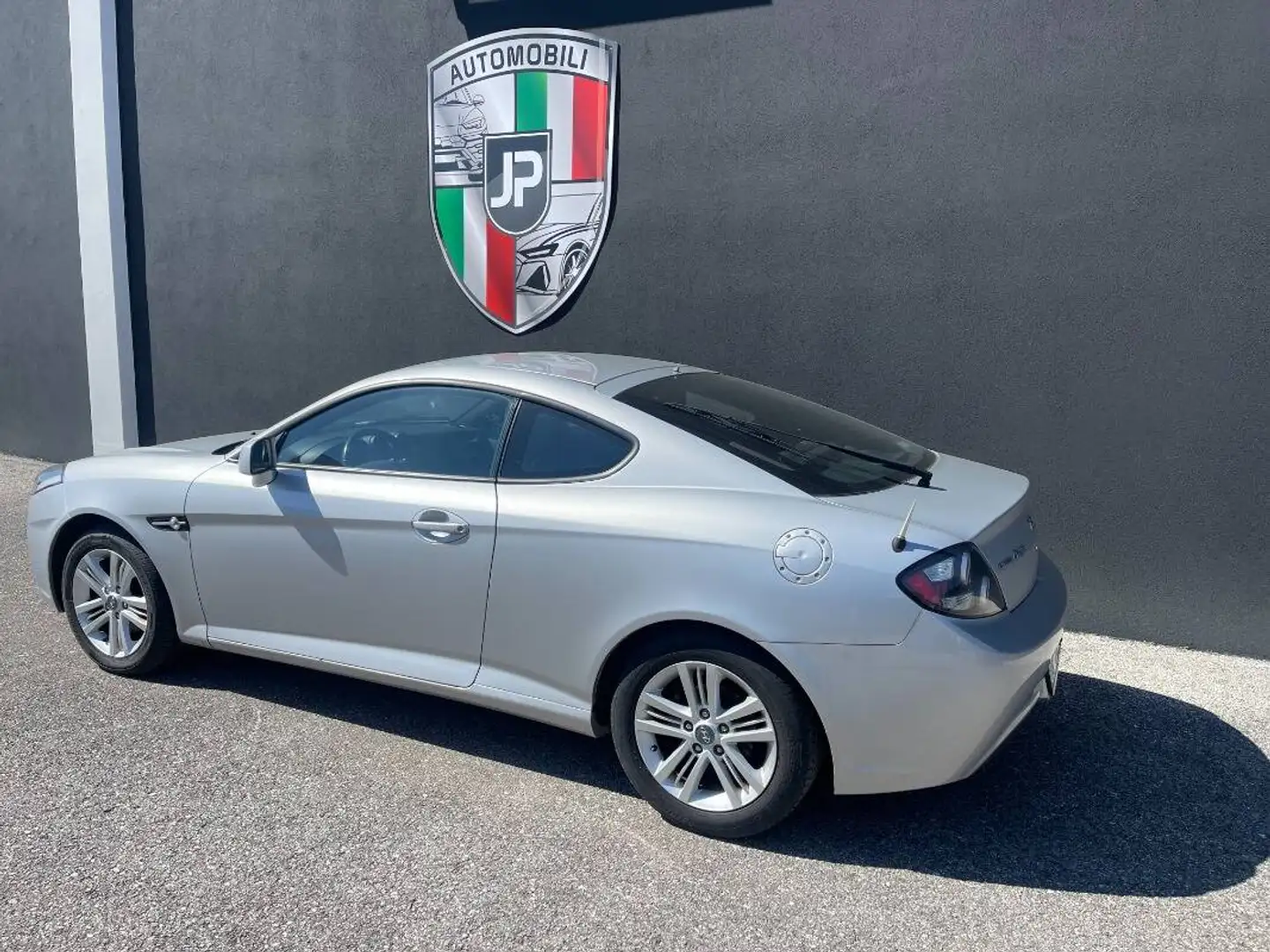 Hyundai Coupe Coupe 1.6 Active Solo 120.000KM Plateado - 2