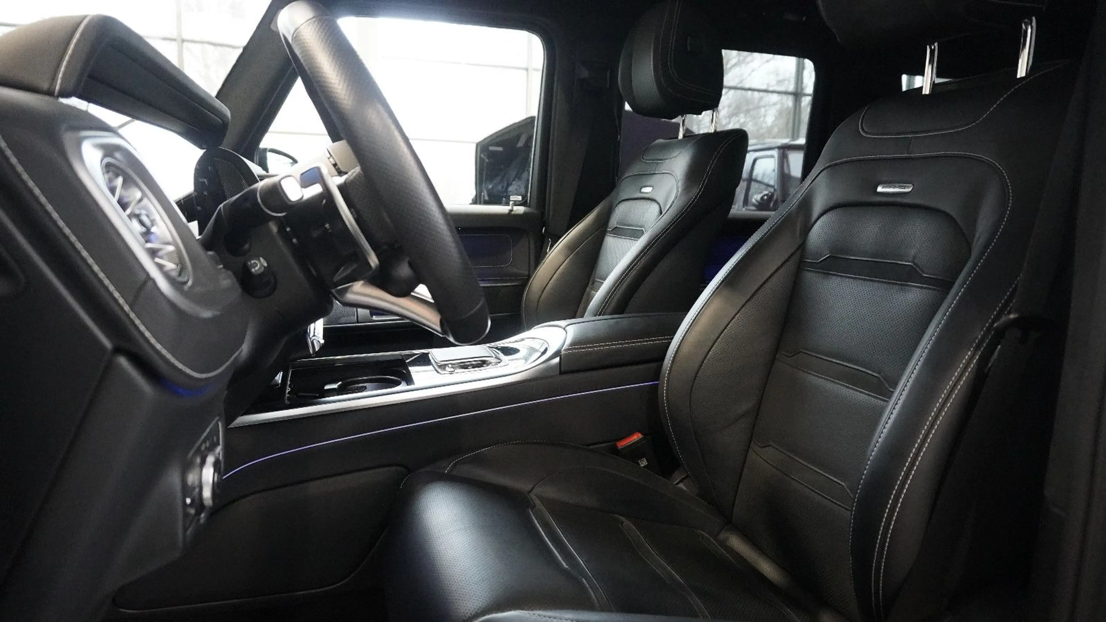 Mercedes-Benz G 63 AMG *AHK*PANO*STHZ*360°*22"* — photo 8
