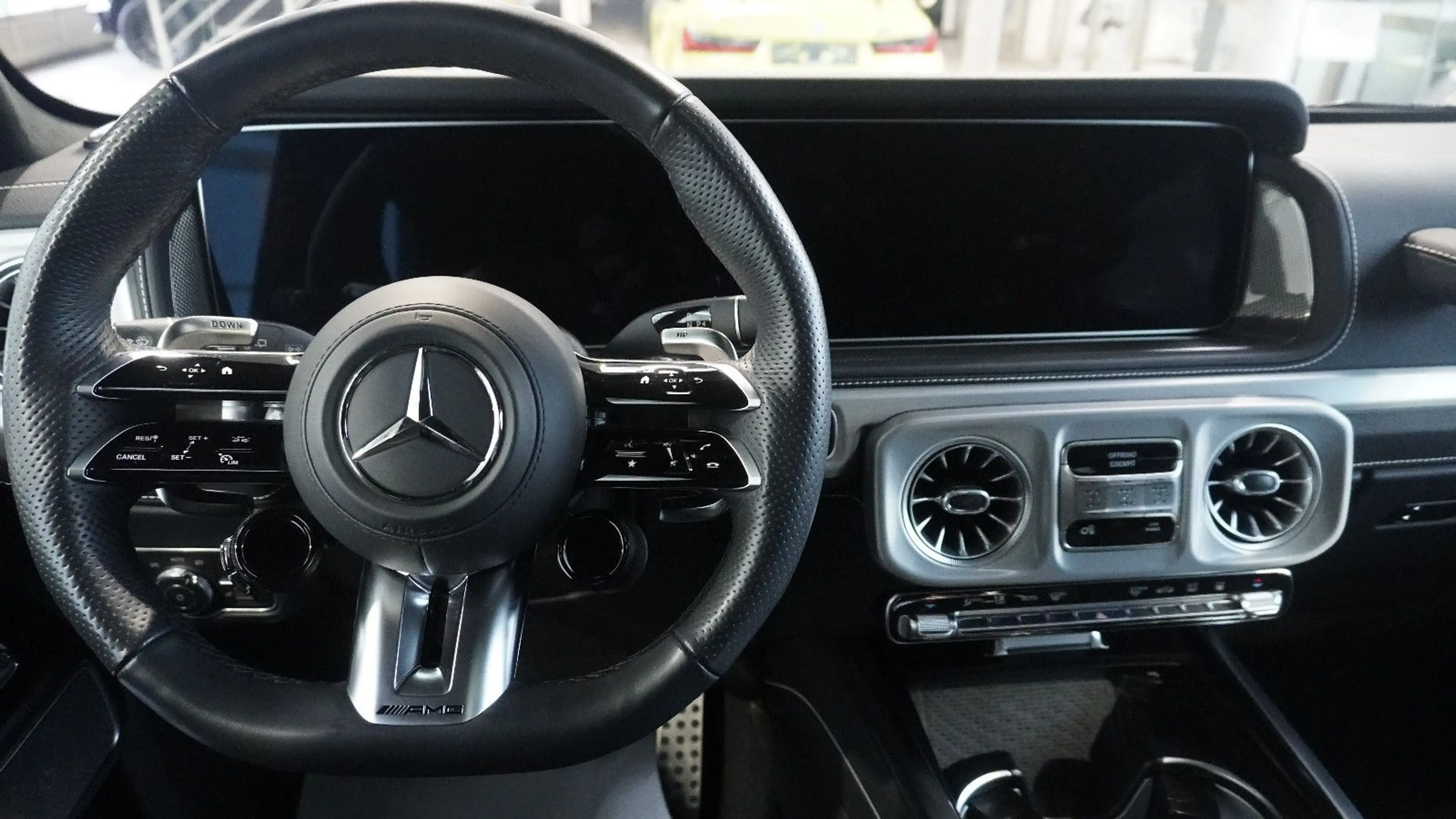 Mercedes-Benz G 63 AMG *AHK*PANO*STHZ*360°*22"* — photo 12