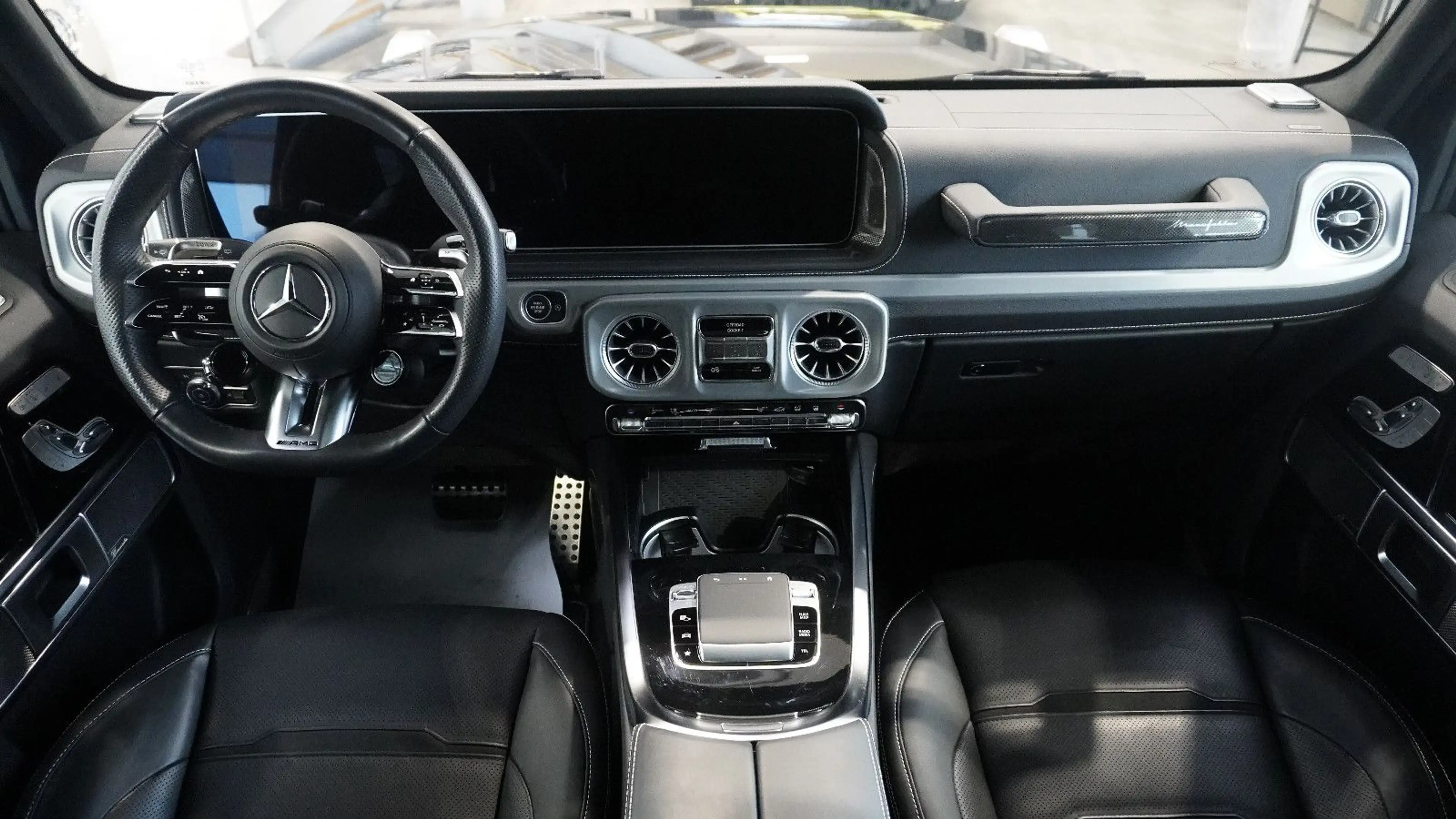 Mercedes-Benz G 63 AMG *AHK*PANO*STHZ*360°*22"* — photo 9