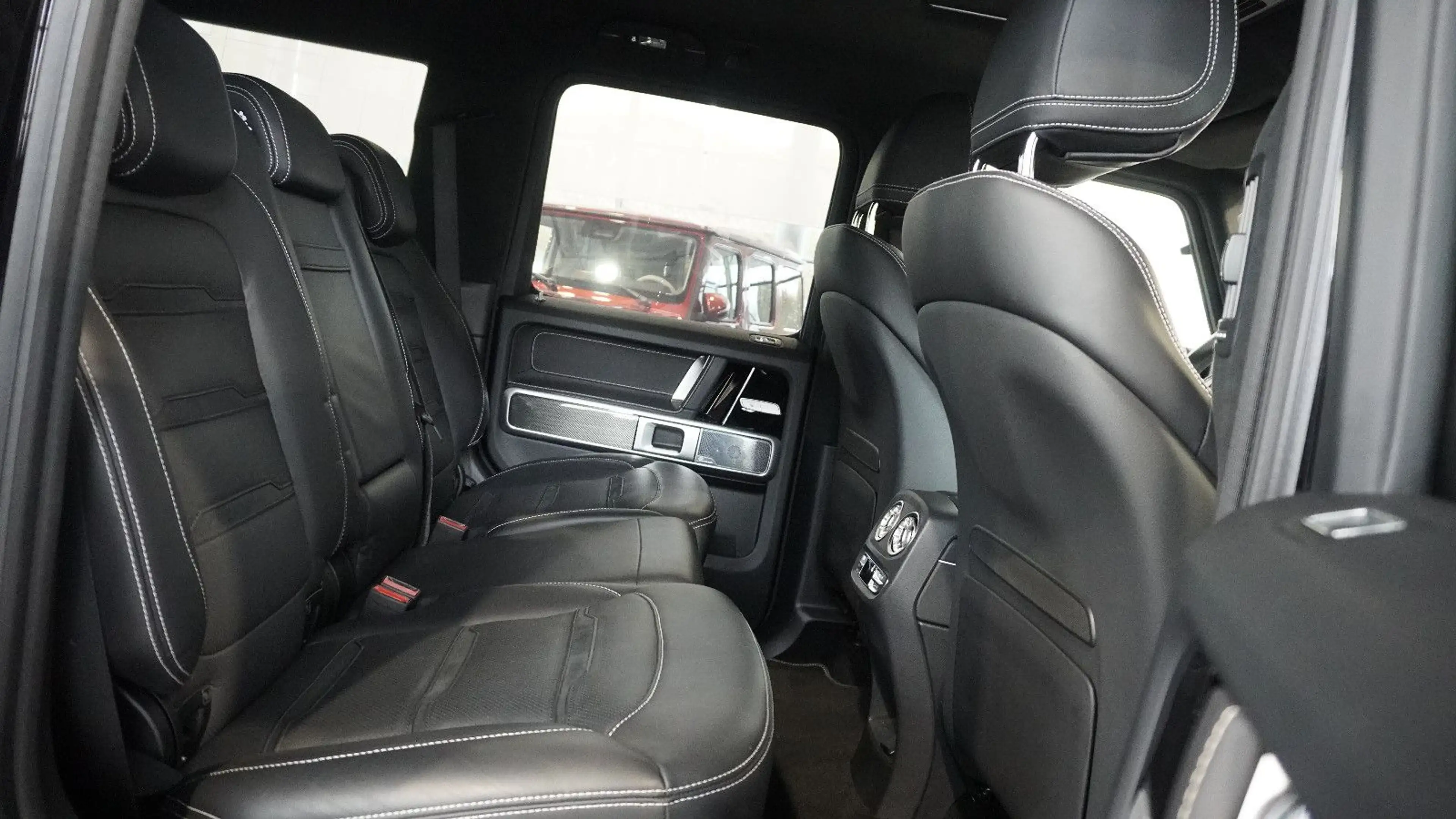 Mercedes-Benz G 63 AMG *AHK*PANO*STHZ*360°*22"* — photo 11
