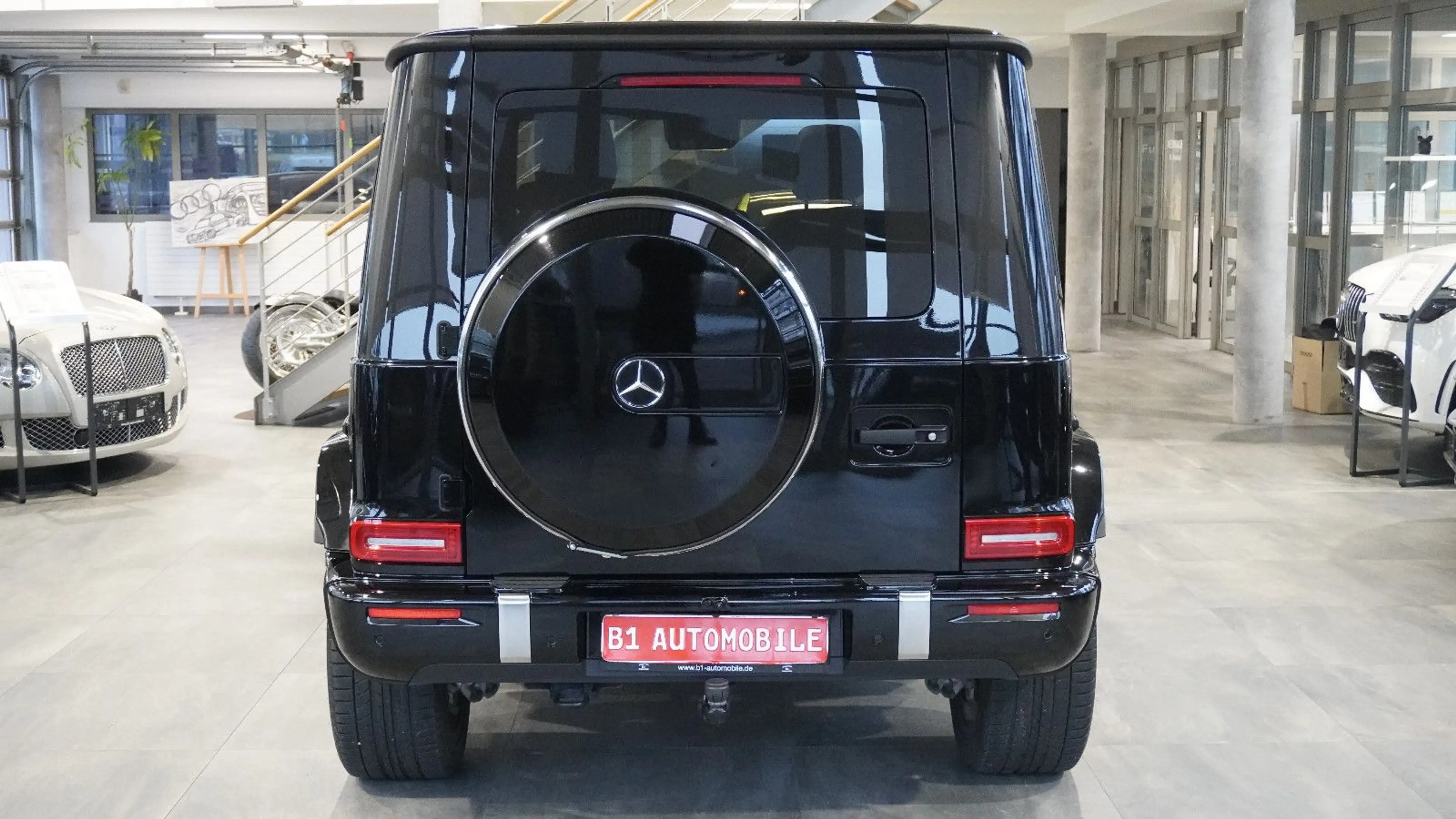 Mercedes-Benz G 63 AMG *AHK*PANO*STHZ*360°*22"* — photo 6