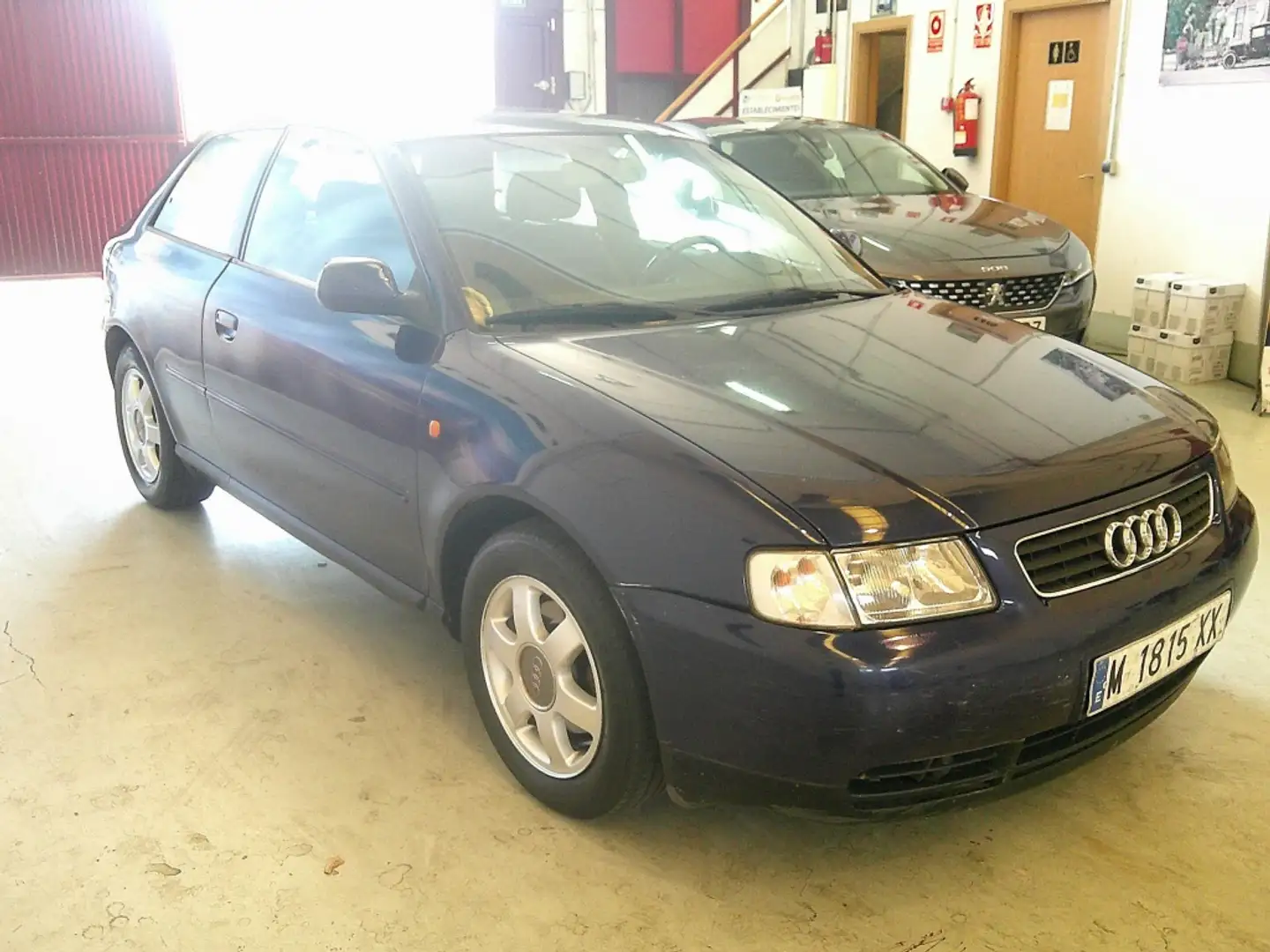 Audi A3 1.8 Ambiente Azul - 2