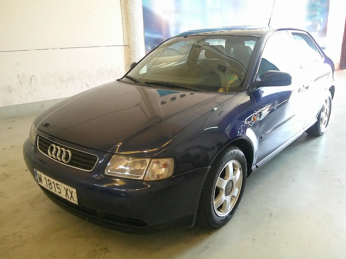 Audi A3 1.8 Ambiente Azul - 1