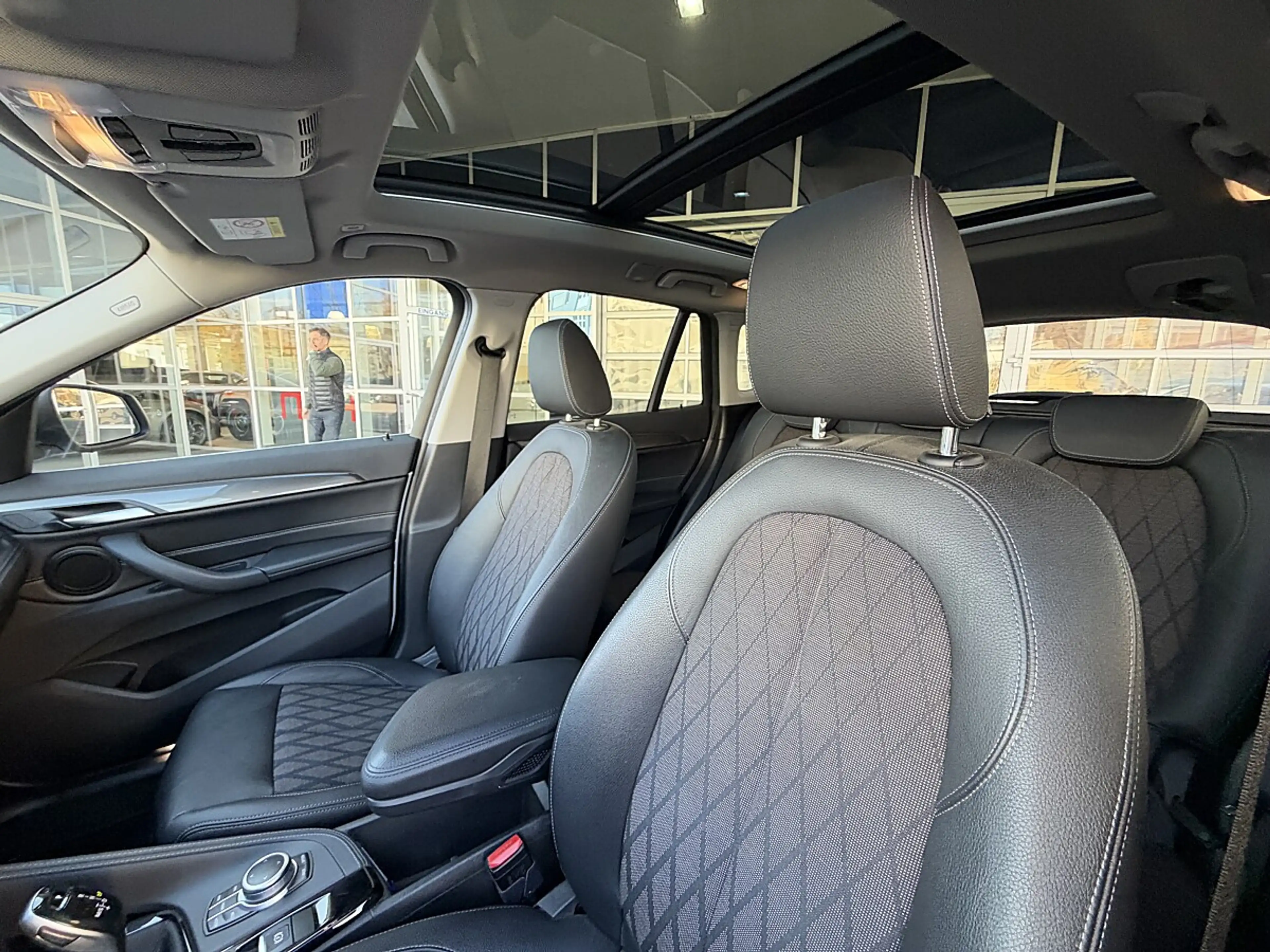 BMW X1 xDrive 20d Aut. X-Line Panorama, AHK, PDC, SZH — photo 13