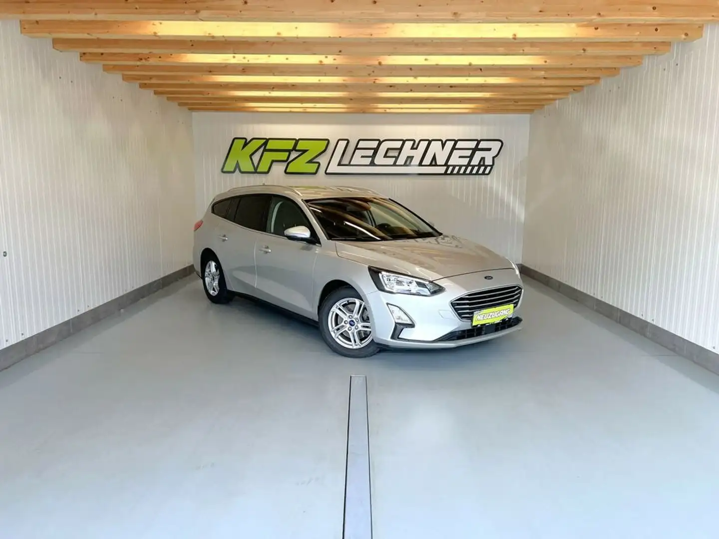 Ford Focus Turnier 1,5 EcoBl. Aut. ''R-KAM*NAVI*CARPLAY'' Zilver - 1