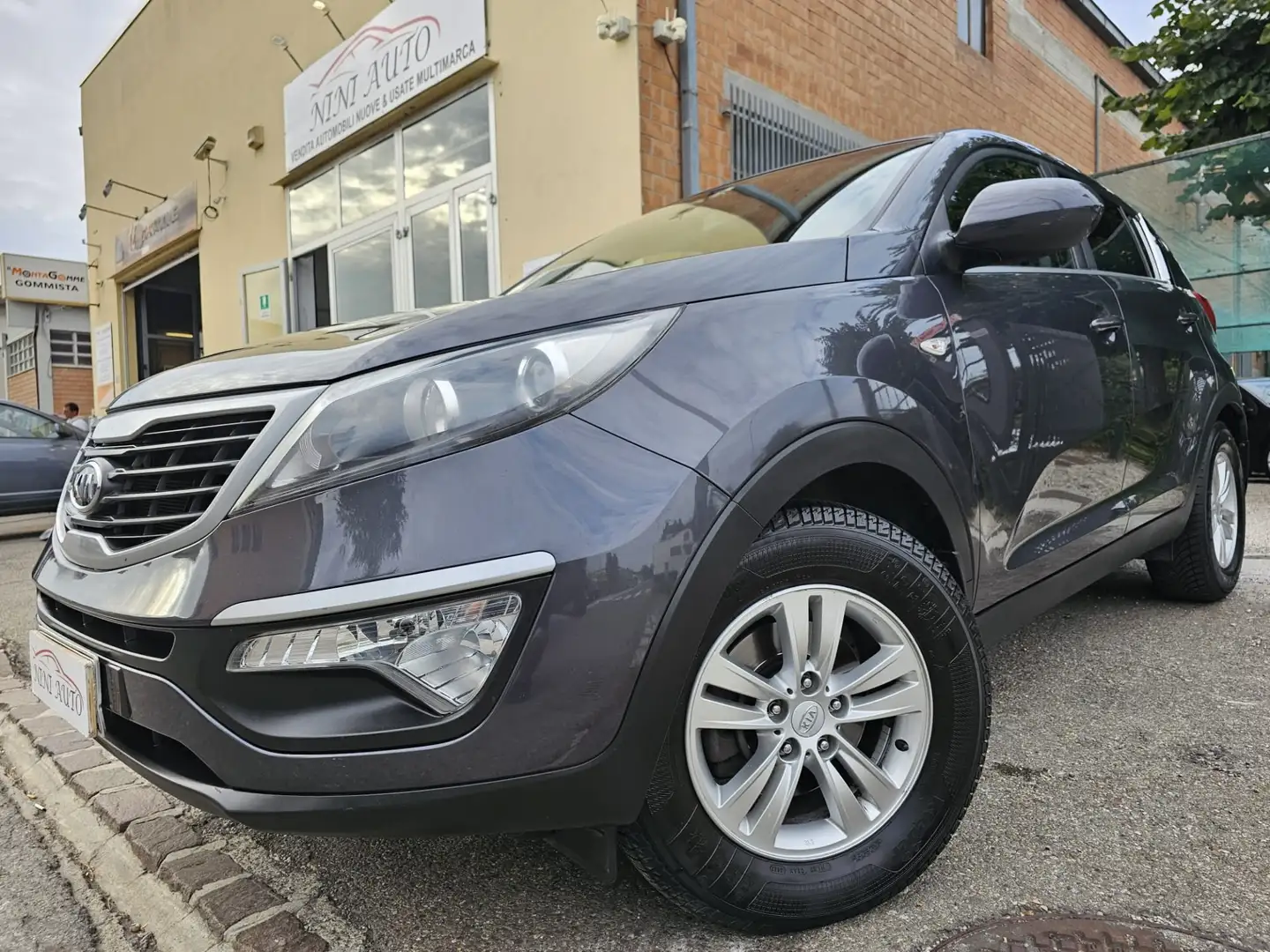 Kia Sportage 1.7 CRDI 115cv Active 2WD Gris - 1