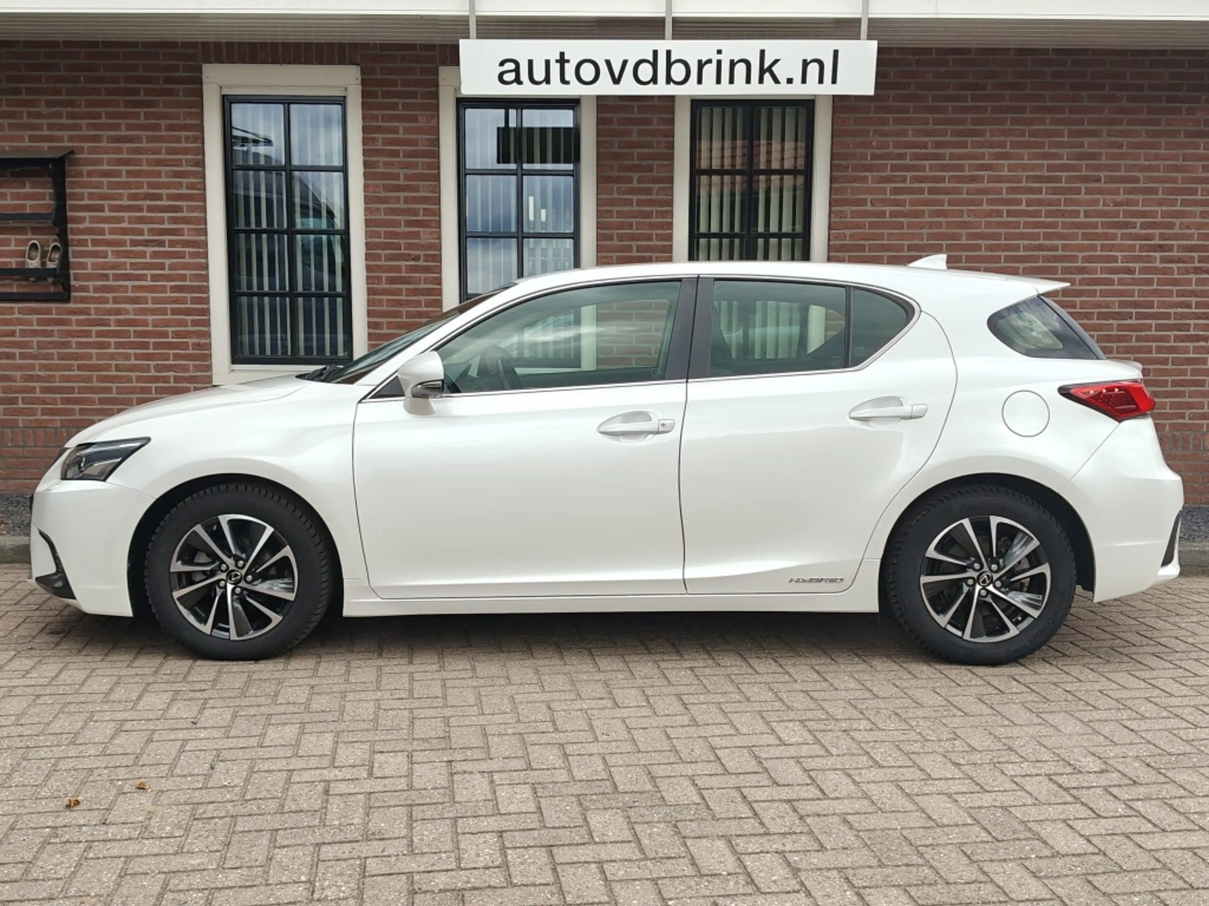 Lexus CT 200h Edition 30, CAMERA / NAVI / DEALER ONDERHOUDEN — photo 2