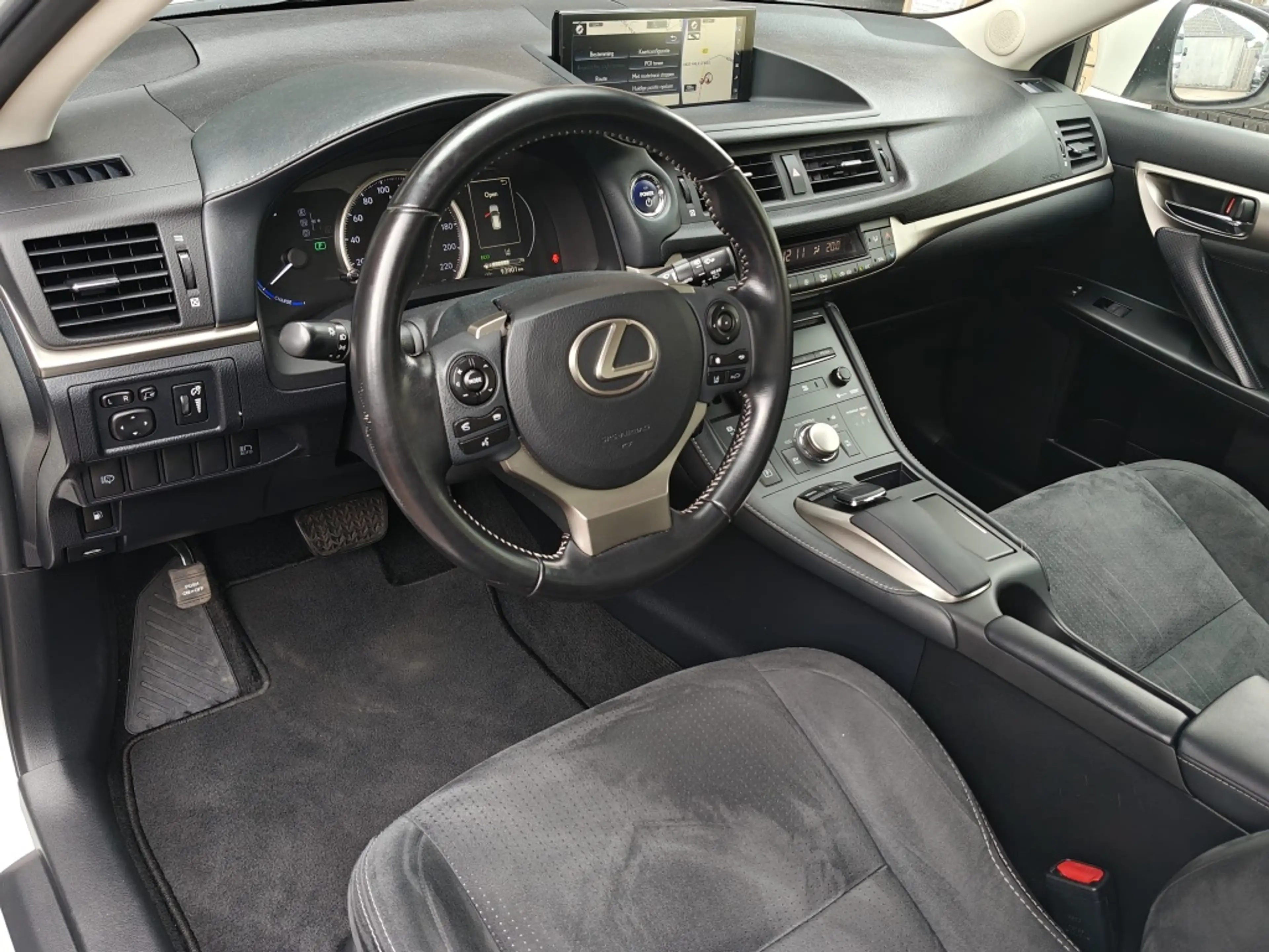 Lexus CT 200h Edition 30, CAMERA / NAVI / DEALER ONDERHOUDEN — photo 3