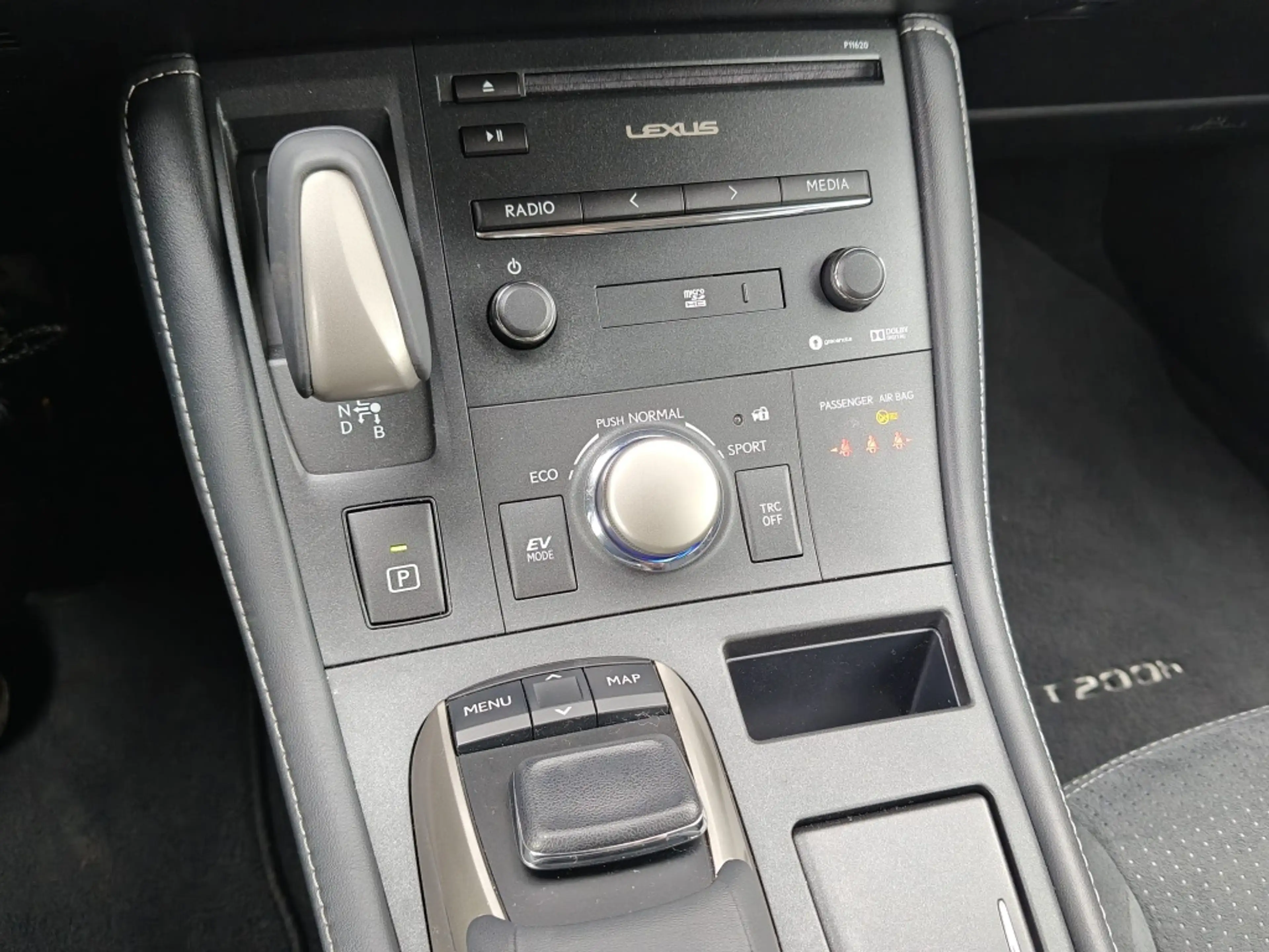 Lexus CT 200h Edition 30, CAMERA / NAVI / DEALER ONDERHOUDEN — photo 15