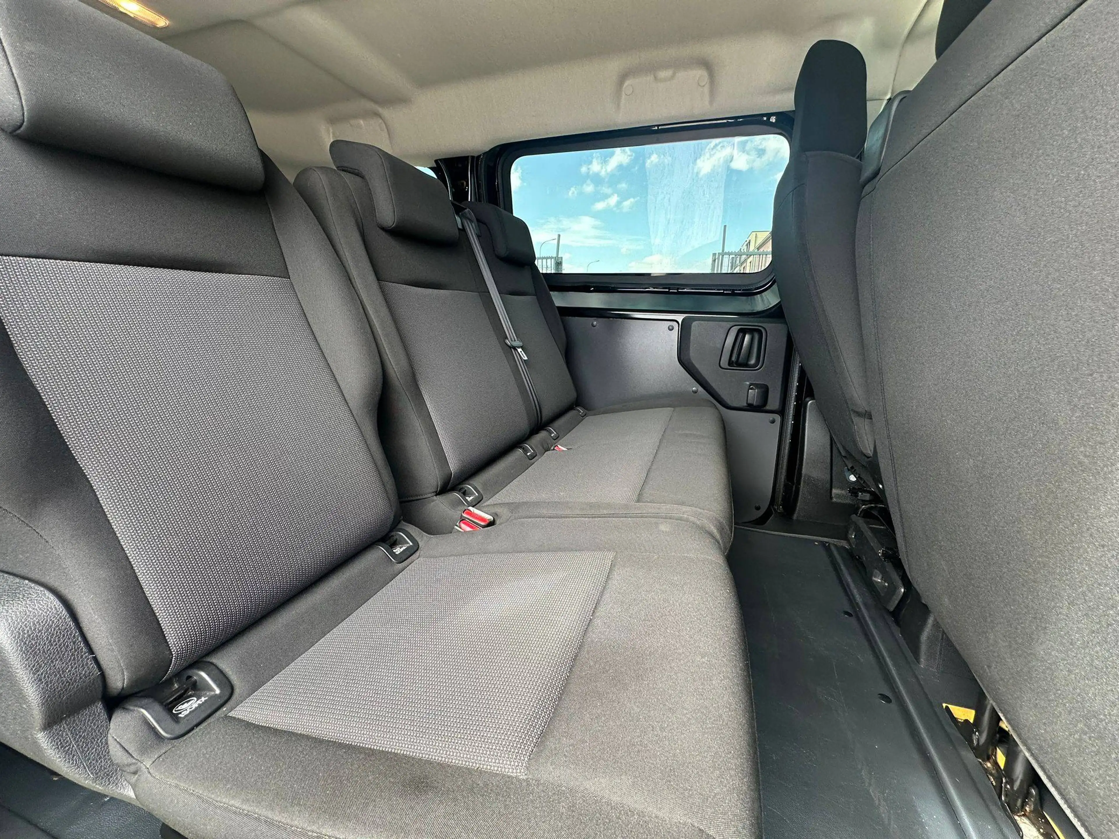 Peugeot Expert 2.0 / 9 PLACES / CAMERA 360 / NAVI / AIRCO / GARANTIE 12 MOIS — photo 9
