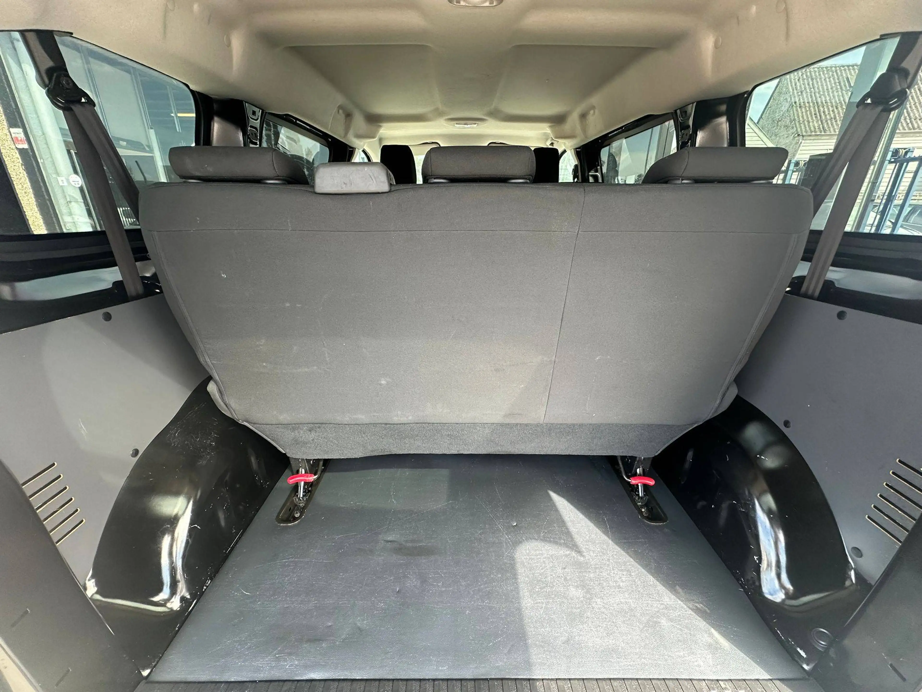 Peugeot Expert 2.0 / 9 PLACES / CAMERA 360 / NAVI / AIRCO / GARANTIE 12 MOIS — photo 7