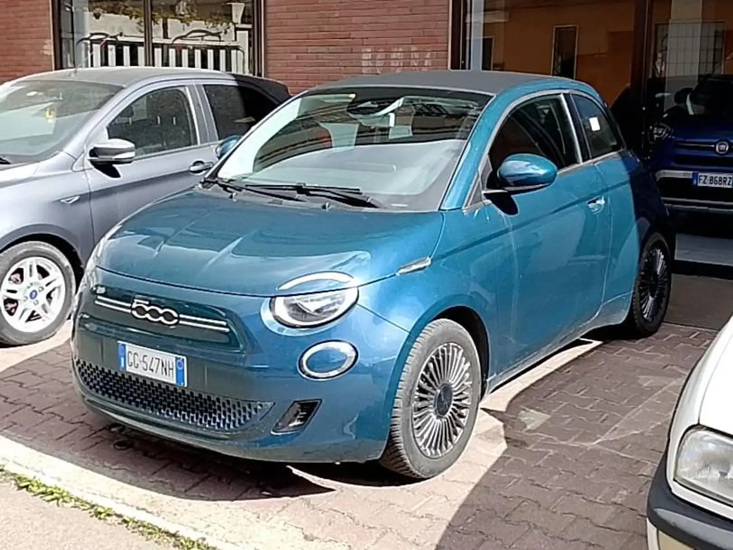 Fiat 500e 500 IV 2020 Cabrio 42 kWh Icon Elettrica Grün - 1