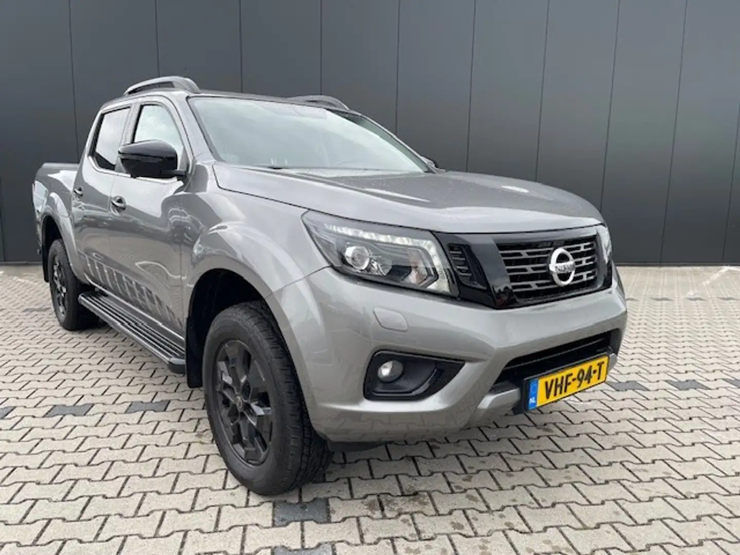 Nissan Navara 2.3 dCi New N-Guard Double Cab | Leder | 360 Camer Grijs - 1