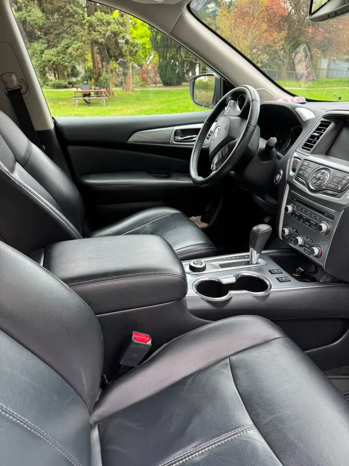Nissan Pathfinder снимка Nissan Pathfinder