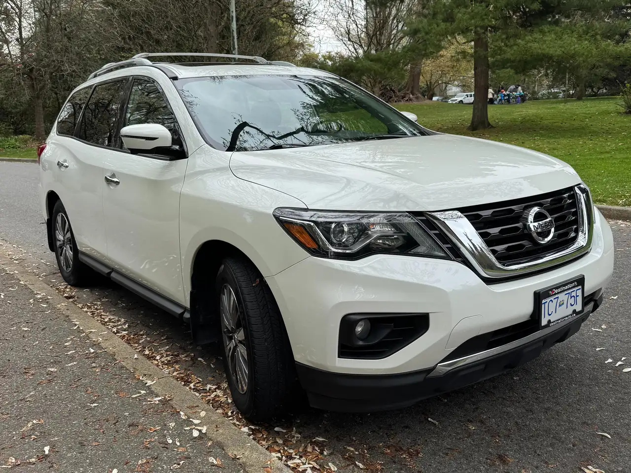 Nissan Pathfinder снимка Nissan Pathfinder