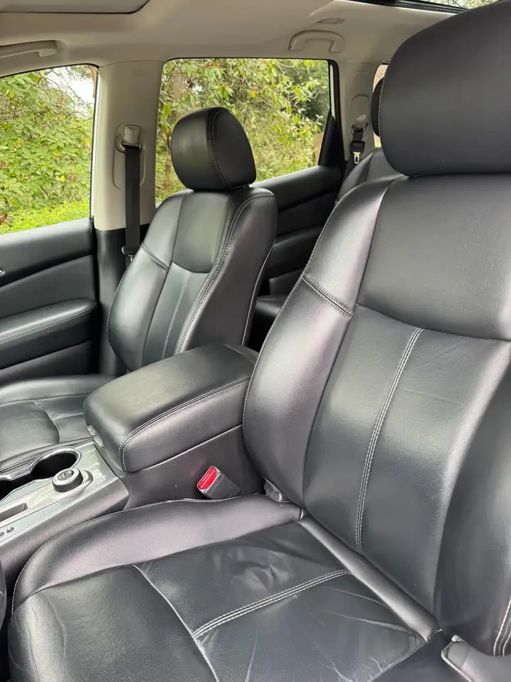Nissan Pathfinder снимка Nissan Pathfinder