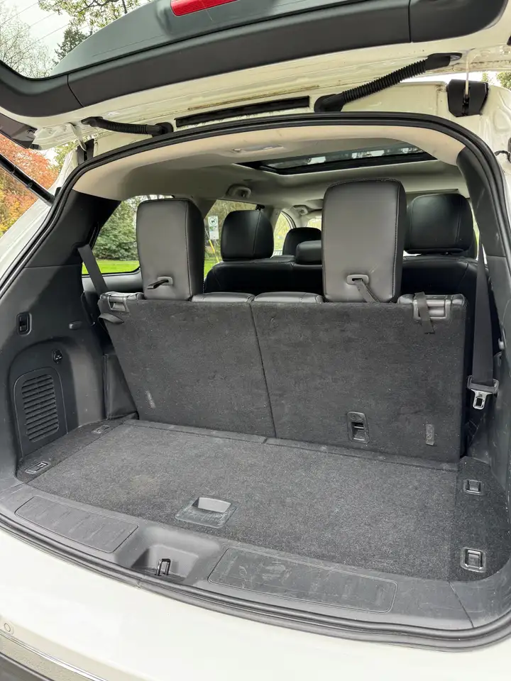 Nissan Pathfinder снимка Nissan Pathfinder