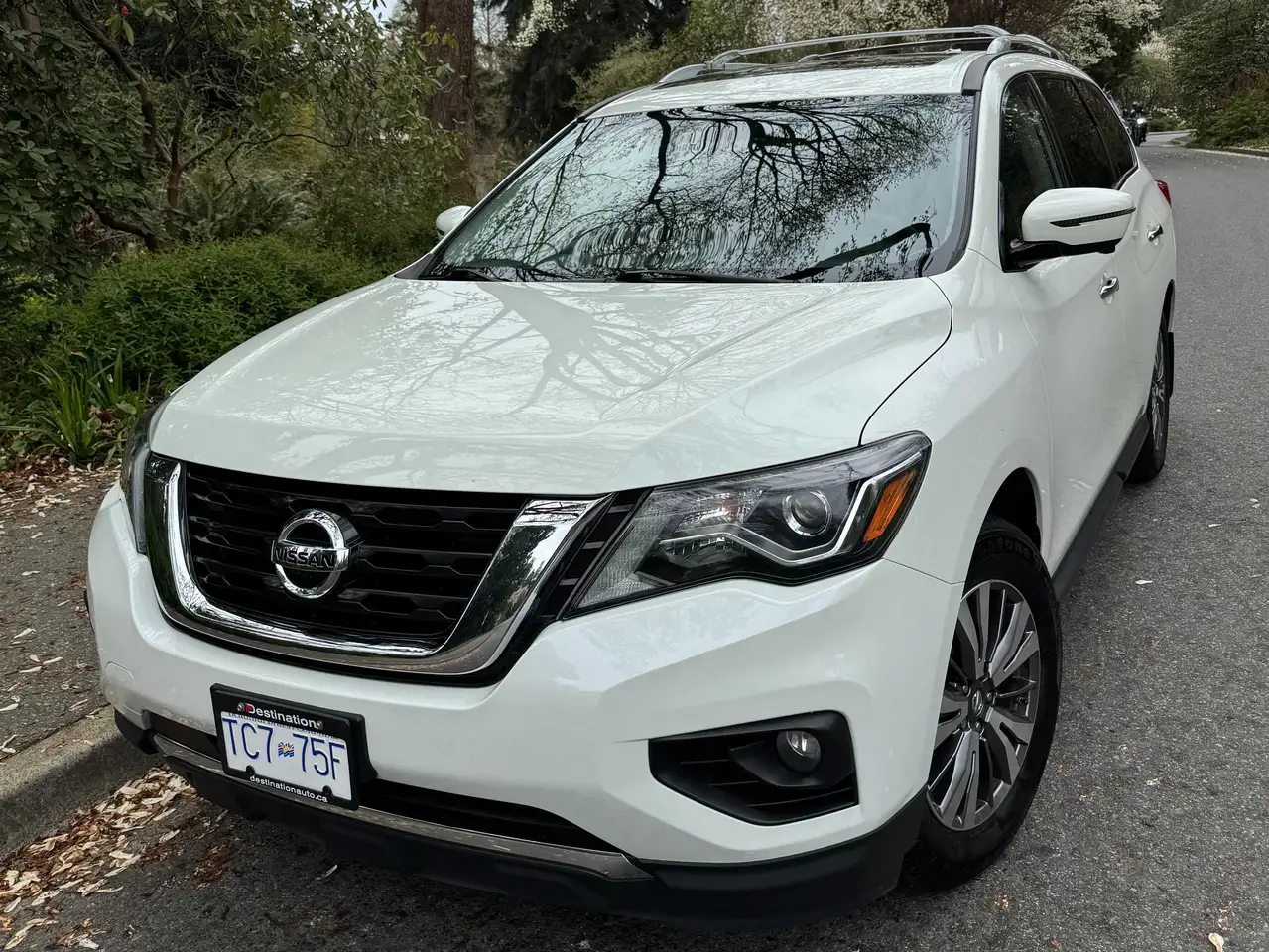 Nissan Pathfinder снимка Nissan Pathfinder