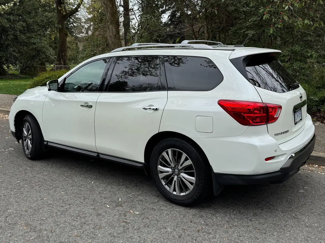 Nissan Pathfinder снимка Nissan Pathfinder
