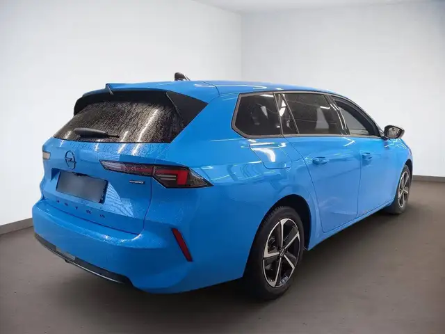 Opel Astra view 5