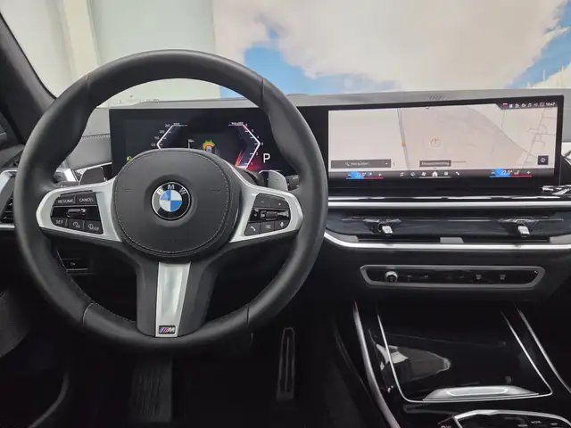BMW X7 view 9