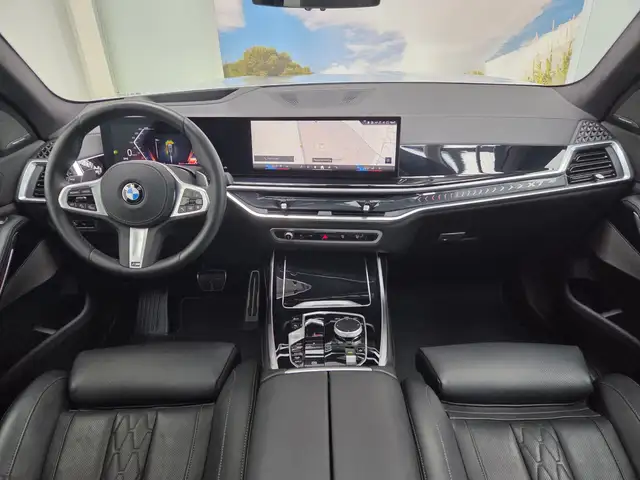 BMW X7 view 7