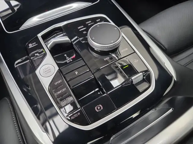 BMW X7 view 11