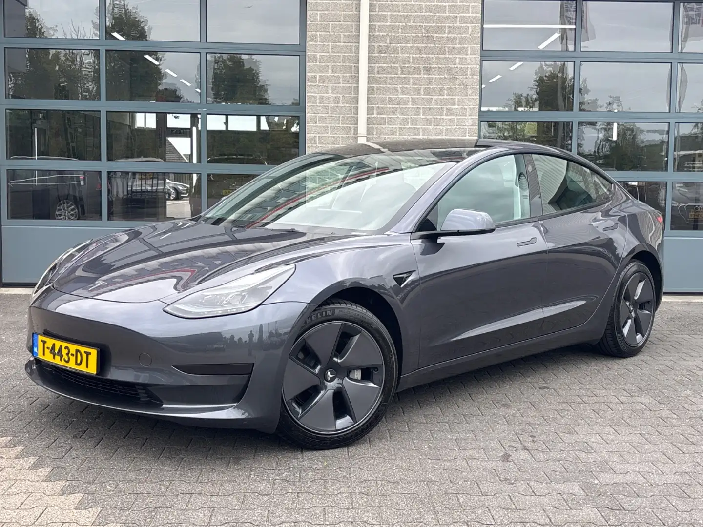 Tesla Model 3 Standard RWD Plus 60 kWh | PANORAMADAK | NIEUW STA Grijs - 1